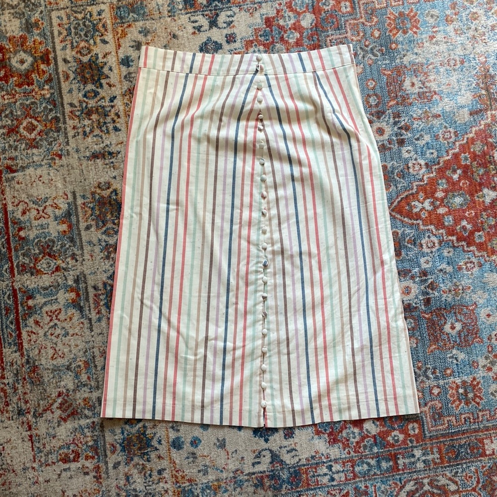 Madwell, knee length skirt, size 8, style #L8380. Worn once, side zip.